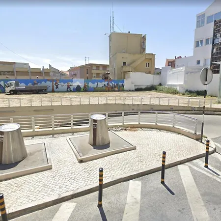 Afonso Galo Guest I Holiday home Almada