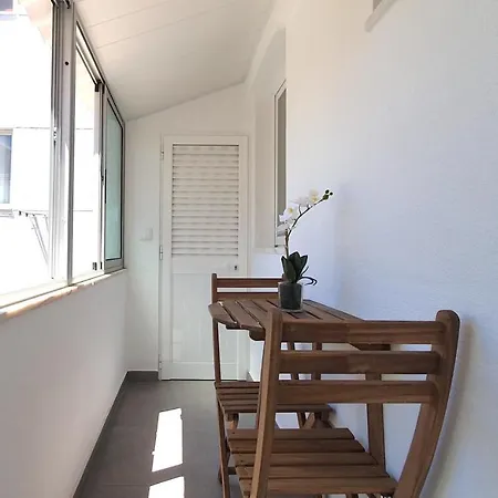 Afonso Galo Guest I Holiday home Almada